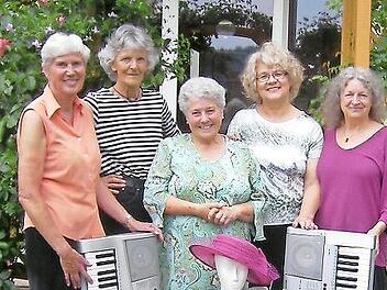 Von ihnen kam der Anstoß zu der Veranstaltung: Die „Crazy Ladies“ – auf dem Bild nur zu fünft.