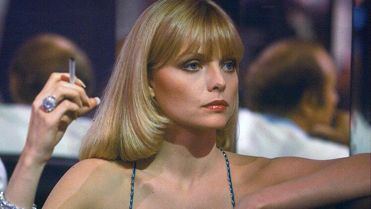 Nachdem Tony ihren Mann ermordete, wird Elvira (Michelle Pfeiffer) seine Frau.