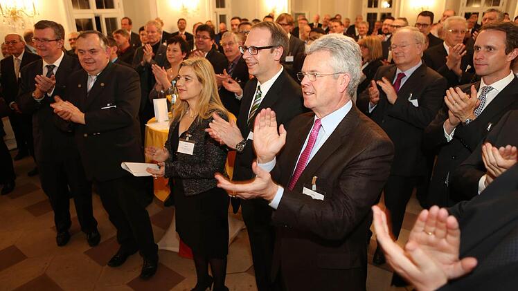 Gäste aus Politik, Wirtschaft und Gesellschaft versammelten sich gestern Abend im Kaisersaal von Kloster Banz, darunter auch Bayerns Gesundheitsministerin Melanie Huml als spätere Festrednerin. Foto: Barbara Herbst