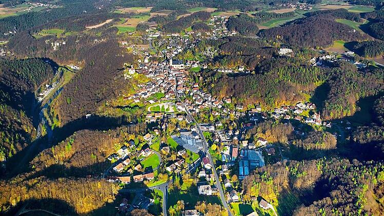 Gößweinstein hat viele Wanderwege, aber an klassischen Kureinrichtungen fehlt es in dem Luftkurort. Daher stellt sich die Frage nach dem Sinn einer Kurtaxe. Foto: Gerhard Launer