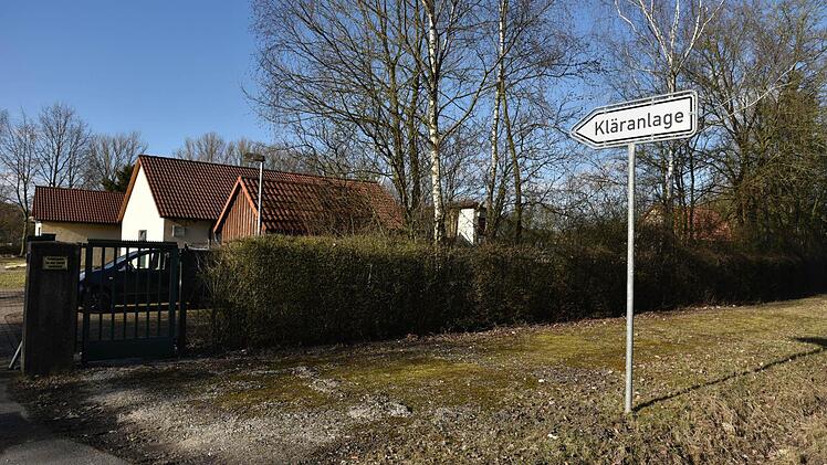 Mit Investitionsvolumen von vier Millionen Euro wird die Kläranlage in Meschenbach zu einer anaeroben Faulung umgebaut, dazu wird ein sieben Meter hoher Faulturm auf dem Gelände neu gebaut. Foto: Gabi Arnold