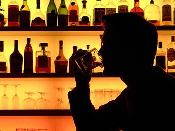 Die Deutschen trinken viel zu viel Alkohol.   Nun will die Drogenbeauftragte der Bundesregierung, Marlene Mortler, dagegen vorgehen. Foto: Klaus-Dietmar Gabbert dpa
