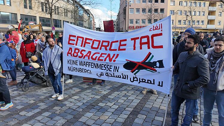 Demonstration gegen Waffenmesse EnforceTac: 500 Menschen gehen in Nürnberg auf die Straße