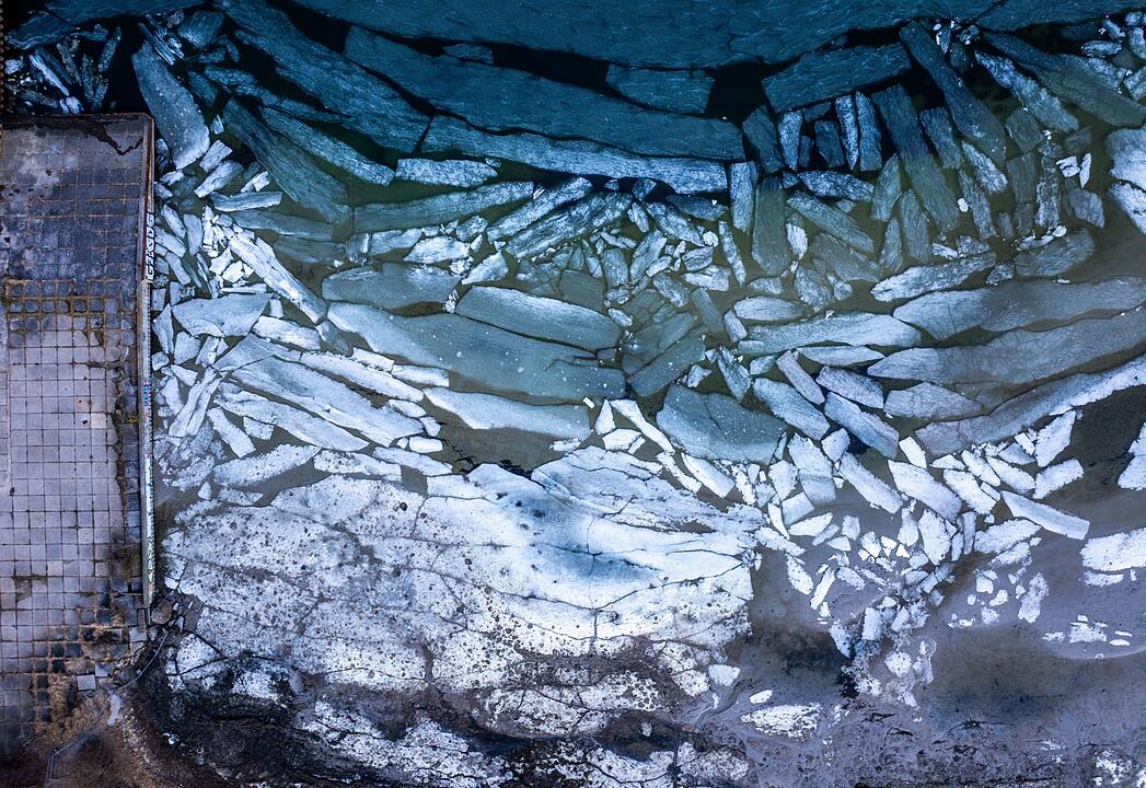Eisschicht auf Ostsee schmilzt