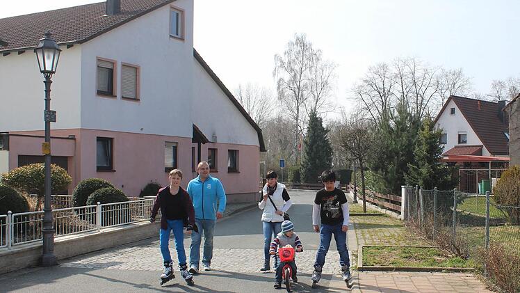 Hier durch den Schäfergraben und weiter durch die Hirtengasse wird der Verkehr zwischen Karpfenkreisel und Schillerplatz fließen, wenn für 2016 und 2017 eine Behelfsbrücke über die Aisch gebaut wird.  Foto: Andreas Dorsch
