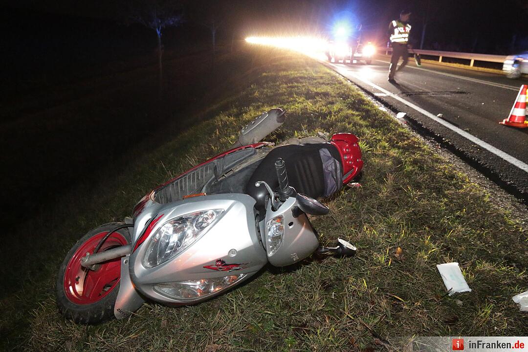 Pkw und Roller kollidieren auf B22 bei Birkach