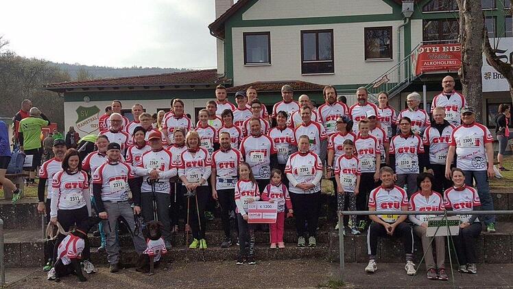 Unterwegs für die gute Sache: Das Laufteam vom Ingenieurbüro GbR aus Oberthulba spendete 1200 Euro für die DKMS. Foto: privat