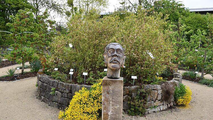 Obstanbau ist das Thema, aber Besucher können sich auch an Gartenkunst und ein paar Blüten erfreuen. Foto: Ronald Rinklef