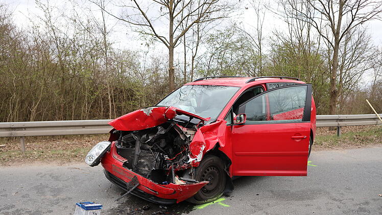 Schwerer Unfall in Erlangen: Mehrere Verletzt - auch Kind (8) darunter