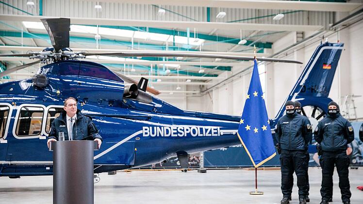 Innenminister Dobrindt stellt Drohnenabwehr in Dienst