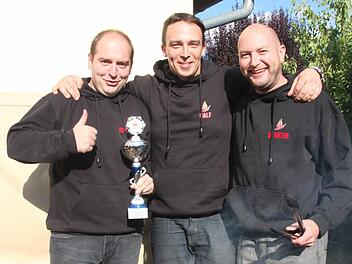 So sehen zweifache deutsche Grillmeister aus: (v. l.) Christian Rudolph, Ralf Lieb und Teamchef Martin Schulz. Foto: Daniel Ruppert