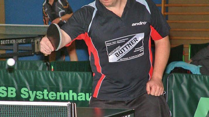 Armin Raab vom TSV Windheim blieb im Derby gegen die TS Kronach (8:8) in seinen beiden Einzeln und im Doppel mit Volker Wich unbezwungen. Foto: Hans Franz