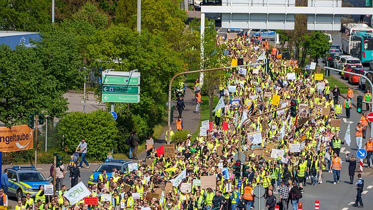 Festakt 100 Jahre Lufthansa und Streik des Kabinenpersonals
