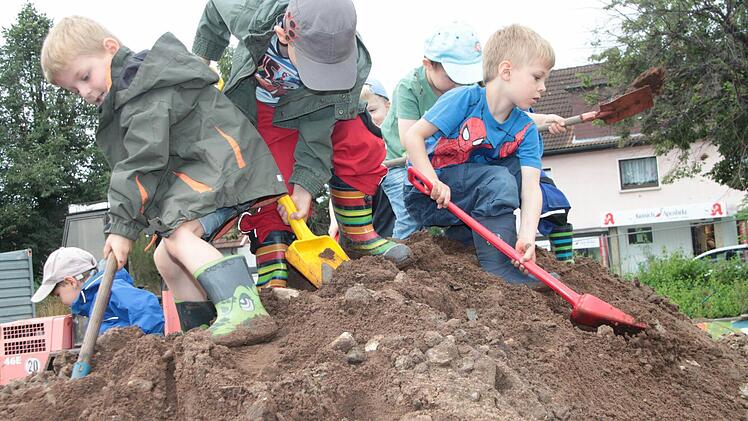 Spatenstich für den neuen Paul-Gerhardt-Kindergarten. Foto: Jürgen Gärtner