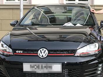 Ein VW Golf GTI, wie Carlo S. ihn sich auf betrügerische Weise angeeignet hat  Foto: Archiv/Anja Vordran