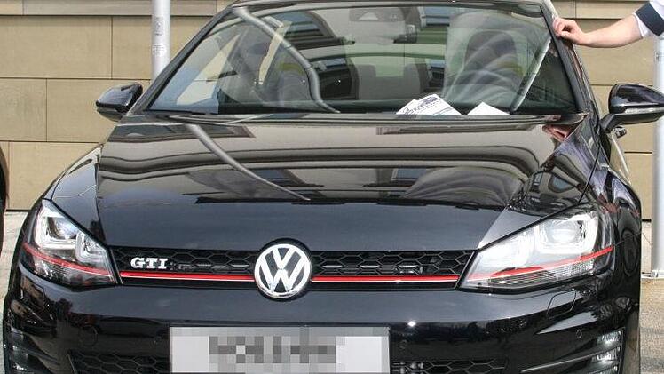 Ein VW Golf GTI, wie Carlo S. ihn sich auf betrügerische Weise angeeignet hat  Foto: Archiv/Anja Vordran