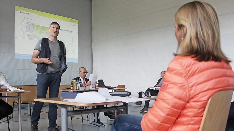 Interessierte Zuhörerschaft war Michael Stromer garantiert: Er fasste zusammen, welche Bestimmungen zu Umweltthemen im Landkreis maßgeblich sind. Foto: Markus Häggberg