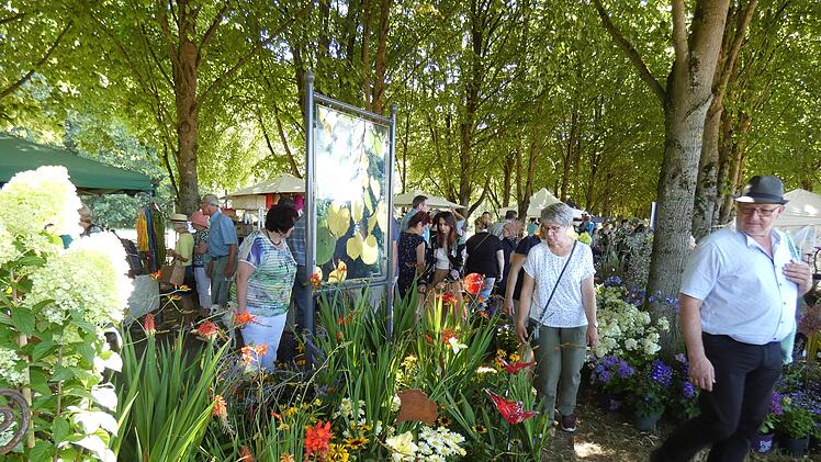 Die Besucher konnten sich in der Baille-Maille-Allee  viele Anregungen für den eigenen Garten holen. Foto: Werner Reißaus