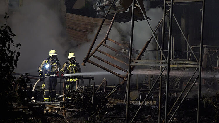 Gewaltiger Gro&szlig;brand im N&uuml;rnberger Land - 78-J&auml;hriger verletzt