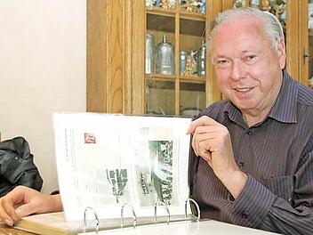 Philatelist Hartmut Scholz zeigt seine thematische Sammlung "Die Biografie des Bieres". Fotos: Thomas Heuchling