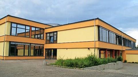 Die Generalsanierung des Schulhauses in Untersteinbach ist abgeschlossen, der Schulbetrieb kann wieder ohne Beeinträchtigungen laufen. Im Frühjahr folgen noch neue Außenanlagen.  Foto: Sabine Weinbeer