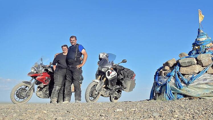 Mit dem Motorrad von Franken bis zum Baikalsee und zurück - die Gollers haben sich einen Traum erfüllt. Mit dem Motorrad von Franken bis zum Baikalsee und zurück - die Gollers haben sich einen Traum erfüllt. Mit dem Motorrad von Franken bis zum Baikalsee und zurück - die Gollers haben sich einen Traum erfüllt.