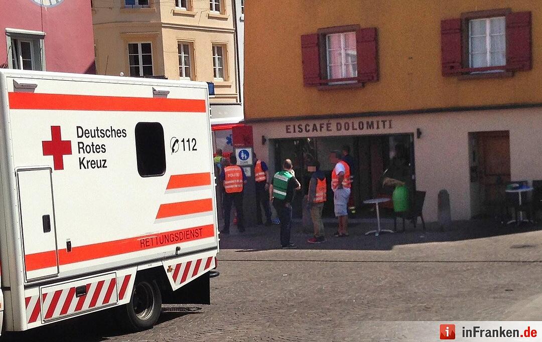 Baden-Württemberg: Auto rast in Menschengruppe