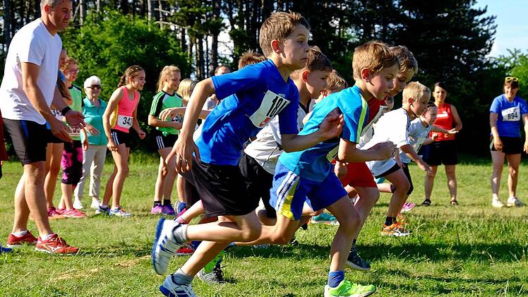 Start der Jugend bei Roland Leurer. Alle waren mit Begeisterung dabei. Foto: Gerd Schaar