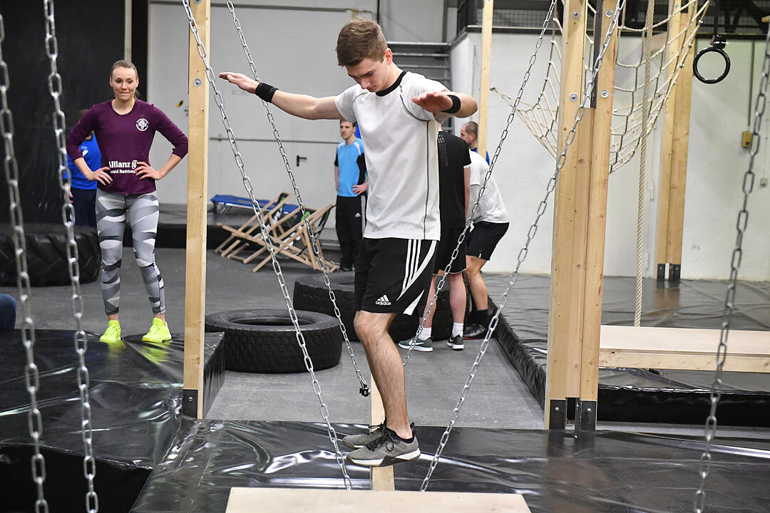 Franken-Ninjas - Drei Sportler aus der Region testen die Hindernis-Sporthalle "Warriors Luck" in Erlangen