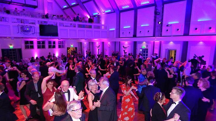 Partystimmung und volle Tanzflächen bei der  Kulmbacher Ballnacht. Horst Wunner