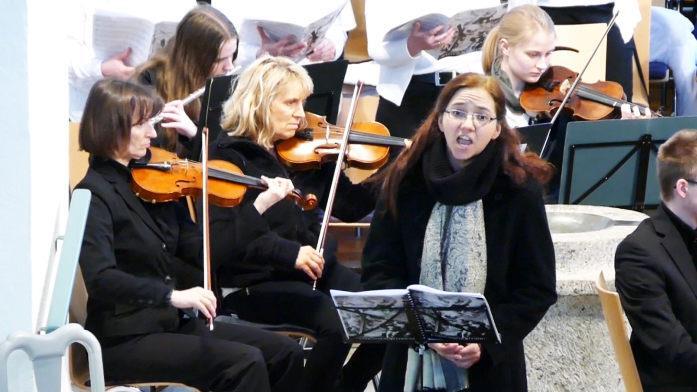 Die Sängervereinigung Bad Rodach und die Stadtkantorei Hildburghausen führten das Passionsoratorium "O Seele, deren Sehnen" in der Johanniskirche auf.Foto:  Achim Young