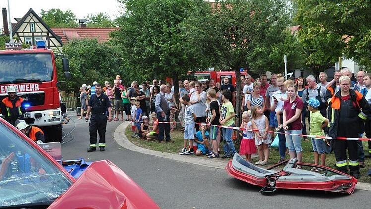 Viele Zuschauer verfolgten die Übung zum Gemeindefeuerwehrtag der Gemeinde Pfarrweisach. Foto: Simon Albrecht