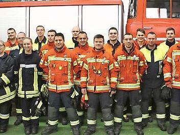 Die Pr&uuml;flinge der THL-Leistungspr&uuml;fung mit den Pr&uuml;fern Foto: Mathias Erlwein