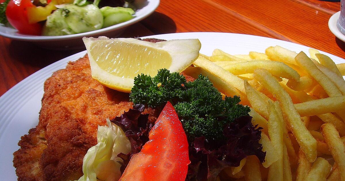 Innkeeper offers 'unemployment menu' for 9.90 euros - | Schnitzel ...