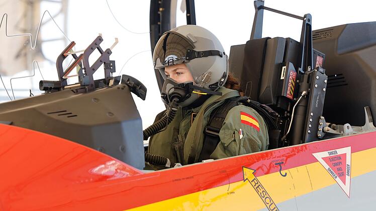 Prinzessin Leonor absolviert ihren ersten Soloflug