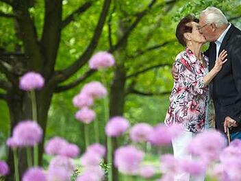Schwer verliebt: Herzklopfen nimmt aufs Alter keine Rücksicht.  Foto: dpa-mag