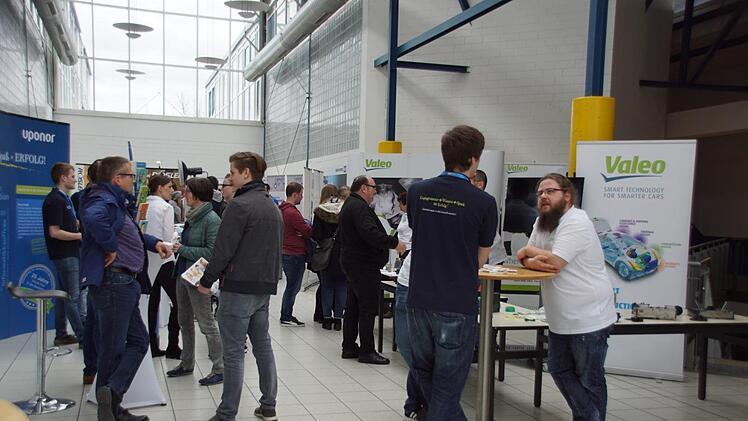 Enormen Zulauf hatte am Wochenende die dritte Ausbildungsbörse am Beruflichen Bildungszentrum Heinrich Thein in Haßfurt. Über 70 Aussteller informierten über eine breite Palette von Ausbildungsberufen.