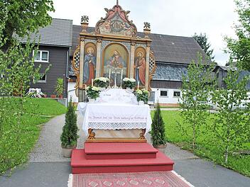 Der Fronleichnamsaltar der Familie Neubauer aus dem Jahr 2017  Fotos: Karl-Heinz Hofmann