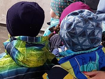 Kinder und Jugendliche dürfen aus Datenschutzgründen ohne Einwilligung der Eltern schon lange nicht mehr von jedermann einfach so fotografiert werden . Das betrifft vor allem Pfarr- und Kirchengemeinden sowie Kindergärten und Schulen.  Eine Mitarbeiterin einer Pfarrgemeinde am Obermain: "Unsere Arbeit wird dadurch  wesentlich zeitaufwendiger."Brigitte Krause