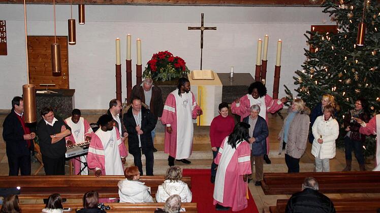 Die Zuhörer sangen sogar auf der Bühne mit. Foto: Johanna Blum