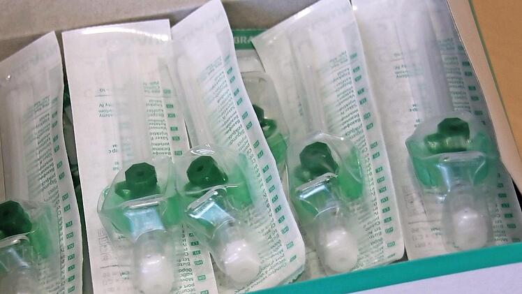 Einweg-Katheter, steril verpackt: Griffbereit und häufig benötigt im Krankenhausalltag.  Fotos: Andreas Lösch