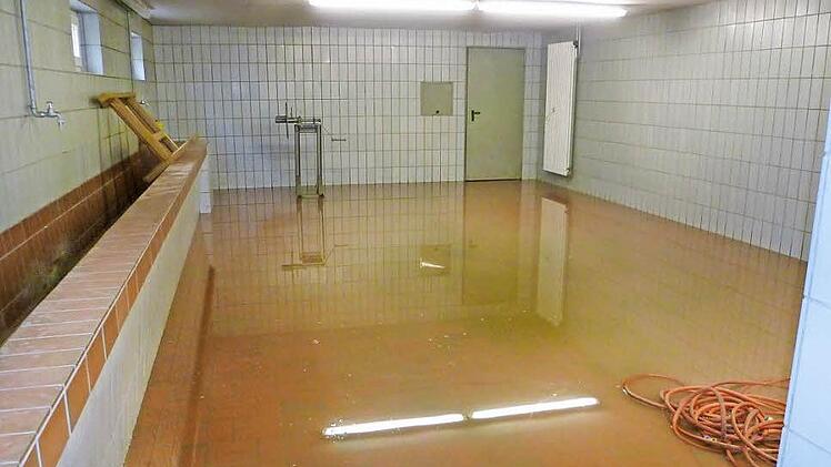 So sieht es im Schlauchtrocknungsraum der Wehr nach starken Niederschlägen aus. Fotos: Konrad Götz