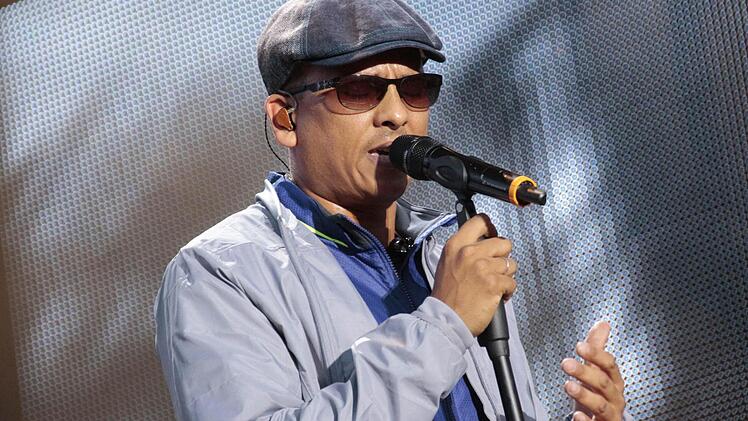 Xavier Naidoo machte seine Fans am Samstag im Forchheimer Jahnstadion glücklich. Foto: Josef Hofbauer