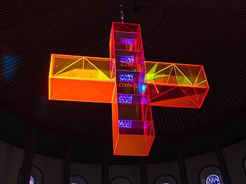 Zwei Meter hoch und breit ist Ludger Hinses "Himmelsleiter", die gegenwärtig bei einem Projekt in Würzburg zu sehen ist. Sie wird ab 14. Mai in der Johanniskirche in Bad Rodach zu erleben sein.  Fotos: Bistum Würzburg
