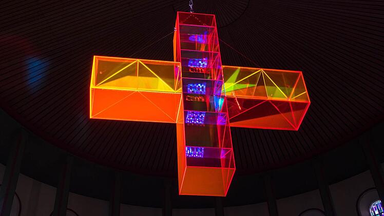 Zwei Meter hoch und breit ist Ludger Hinses "Himmelsleiter", die gegenwärtig bei einem Projekt in Würzburg zu sehen ist. Sie wird ab 14. Mai in der Johanniskirche in Bad Rodach zu erleben sein.  Fotos: Bistum Würzburg