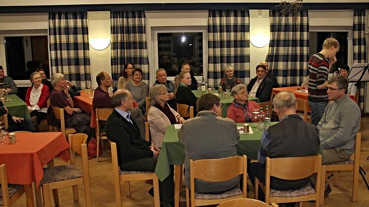 Gut gefüllt war der Saal im Gemeindehaus.