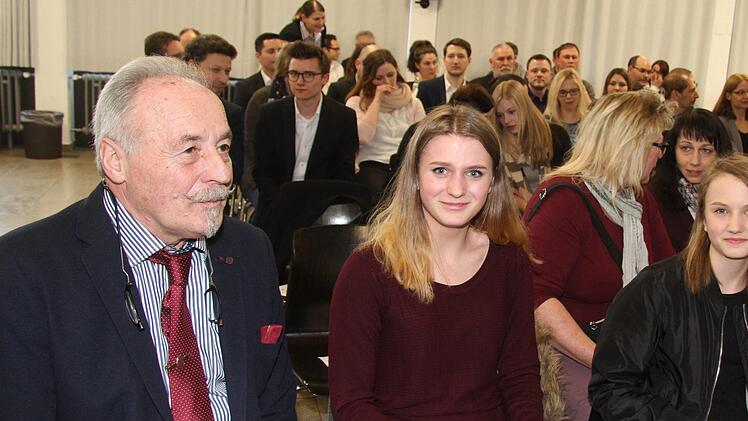 Auch die Eltern des neuen Schulleiters Carlo und Karin Battistella und die beiden Töchter des Schulleiters waren bei der Amtseinführung dabei