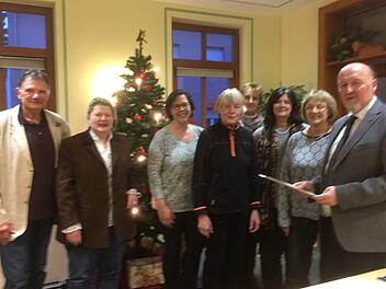 Viele Ehrungen standen beim den Mitgliedern des Kreisverbands  Münnerstadt an (von links): Rudolf Ritz, Ulrike Freifrau von und zu der Tann, Annabell Fleischmann, Gabriele Klicha, Grete Heilinger, Dagmar Mayer-Balling, Annemarie Lerchl-Friedrich und Vorsitzender Wolfgang Wittmann. Foto: Anneliese Albert