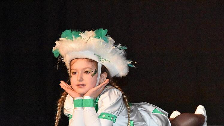 Die sechsjährige Emma Guist als Tanzmariechen