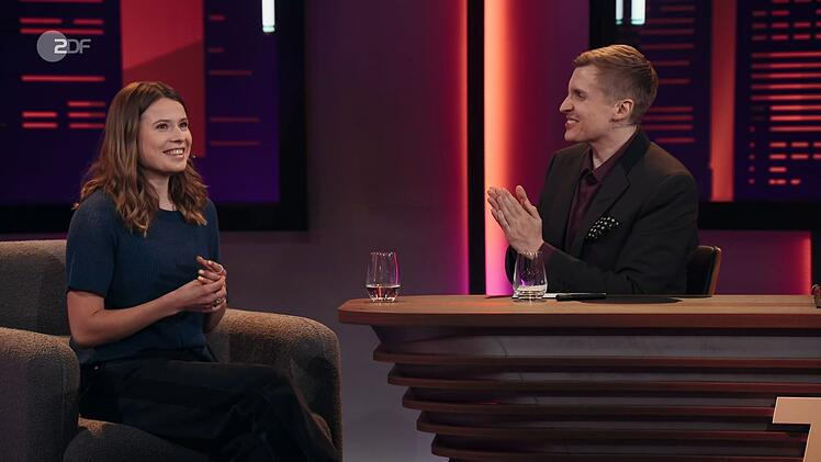 Mit ihrer skurrilen Anekdote belustigte Luisa Neubauer Till Reiners und dessen Publikum.